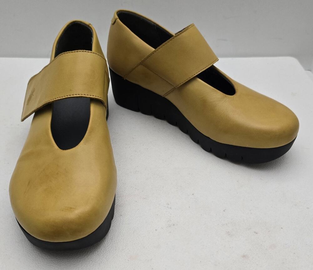 FLY LONDON VARI188FLY Women's Size 8.5 US 39 EU Mustard Leather Wedges